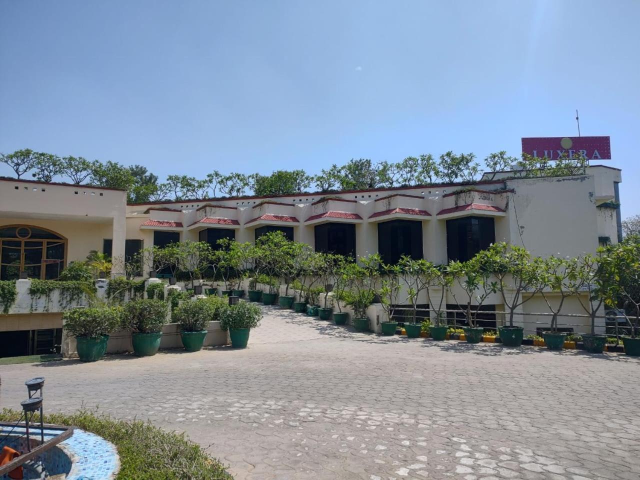Luxera & 3* New Delhi