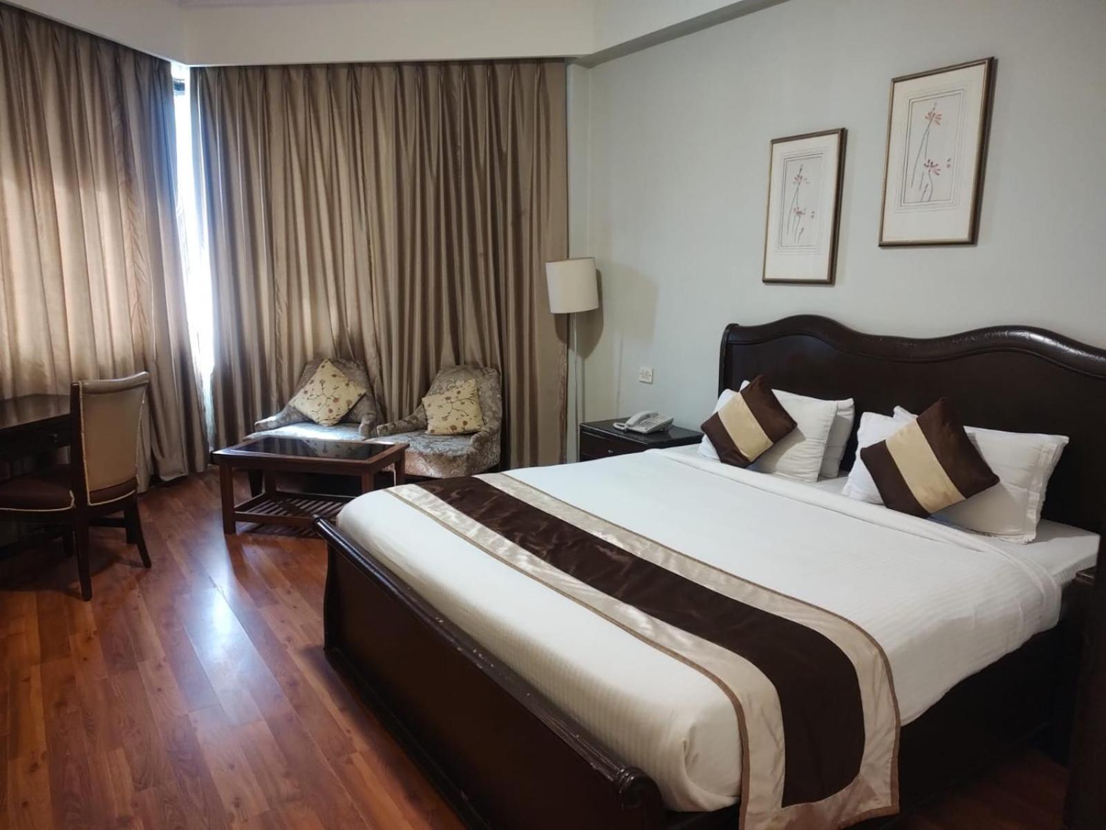 Hotel Luxera & New Delhi