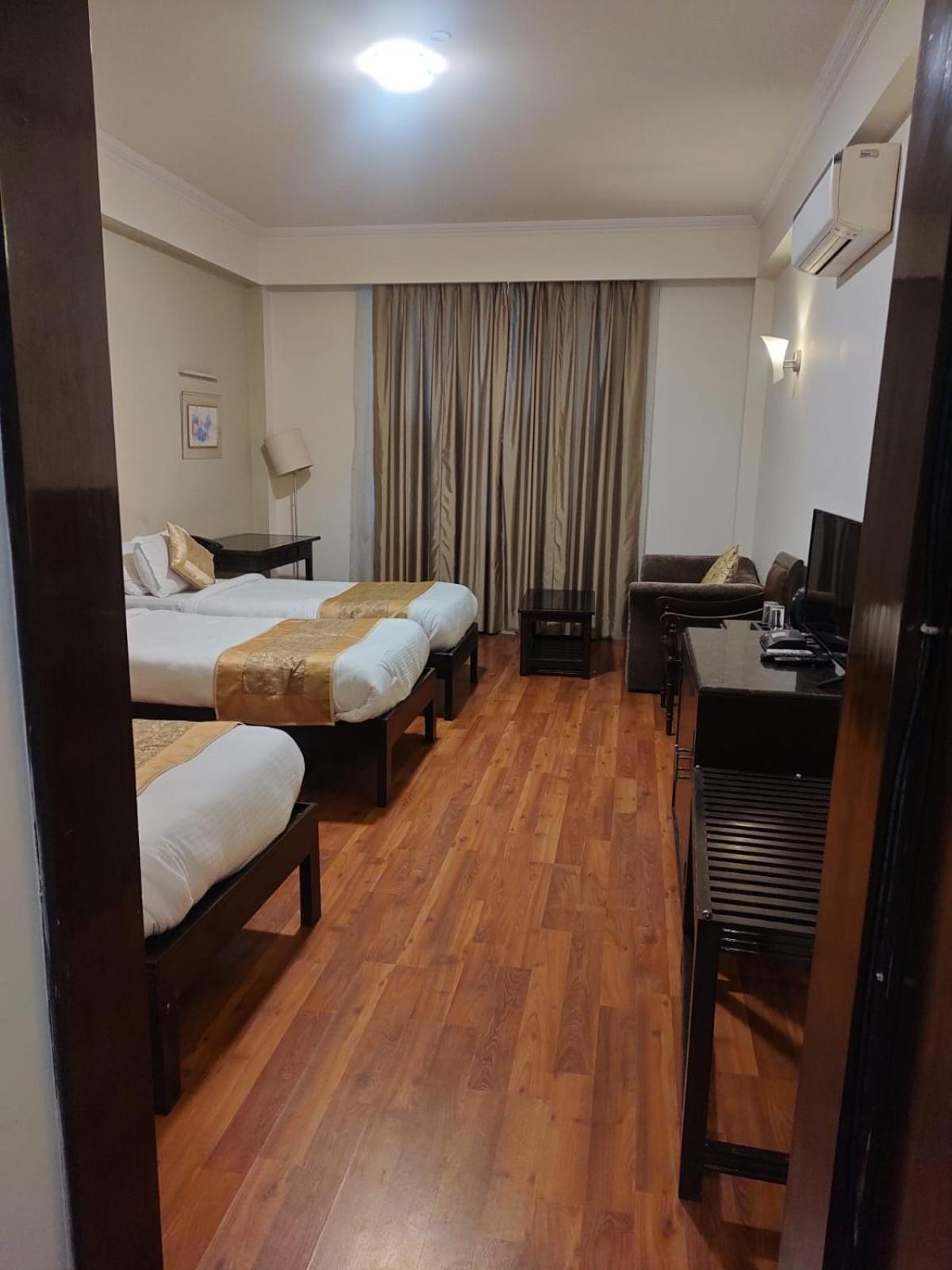 Luxera & Hotel New Delhi