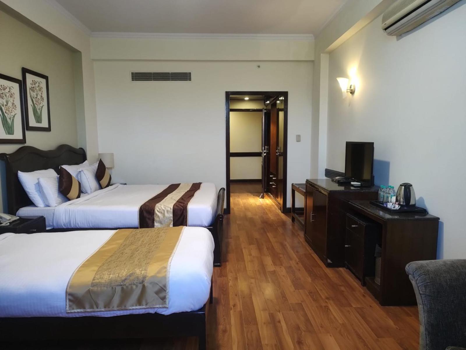 Luxera & 3* New Delhi