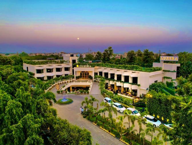Luxera & 3* New Delhi