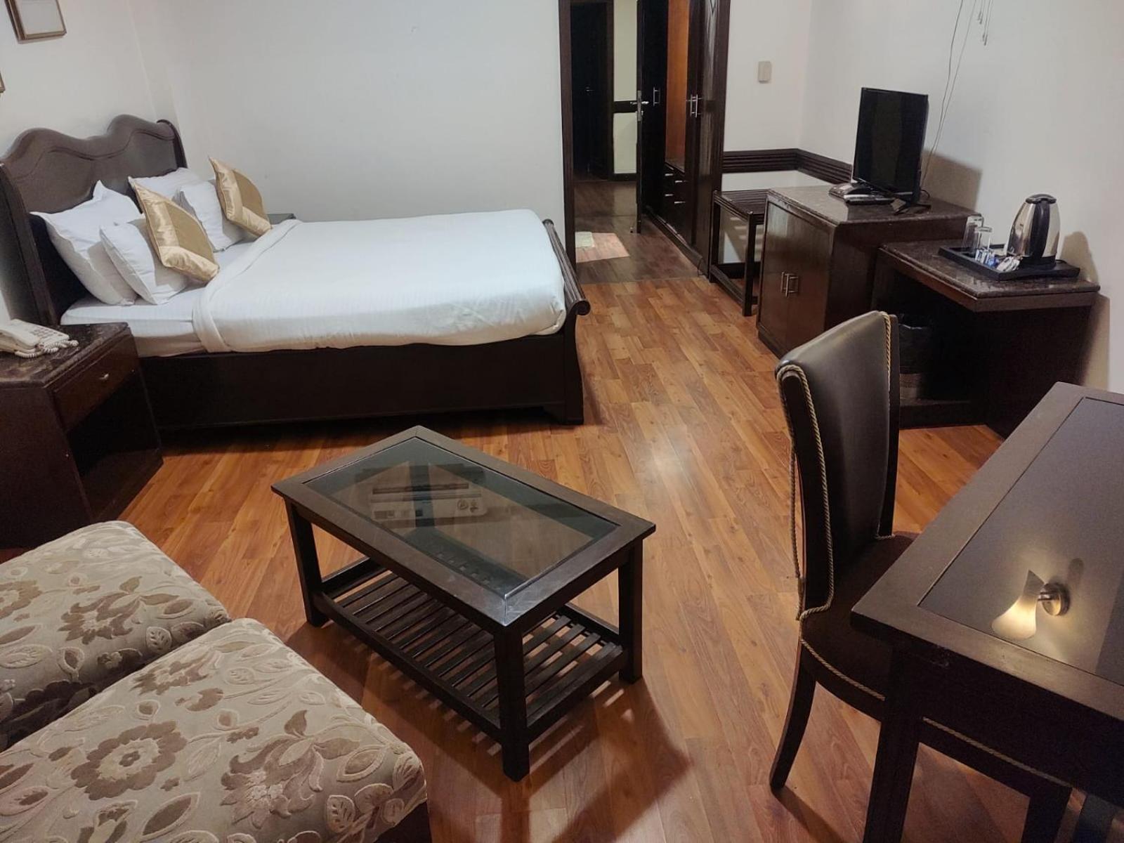 Hotel Luxera & 3*
