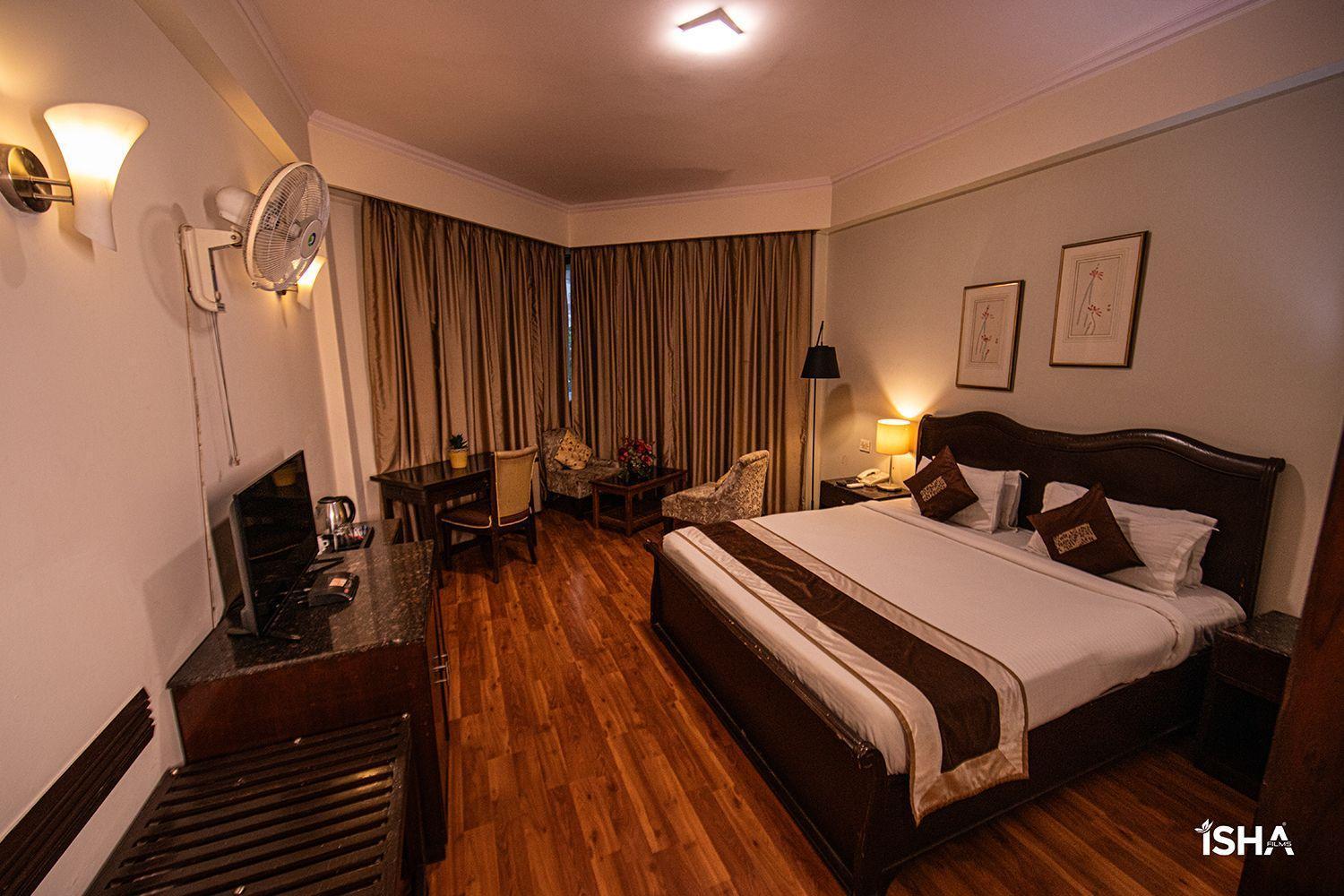 Hotel Luxera & New Delhi